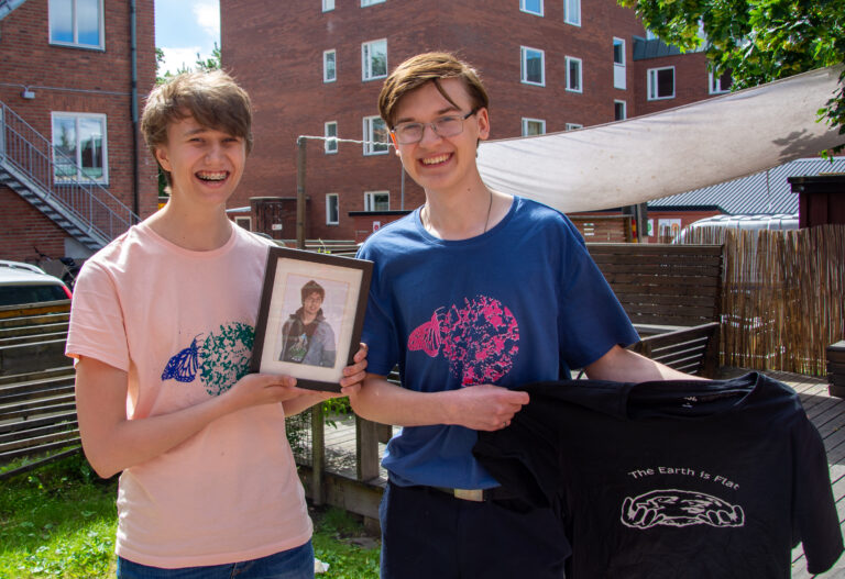 18-åringarna Olle och Oscar driver eget i sommar: ”Det är skönt att ha rutiner på lovet”