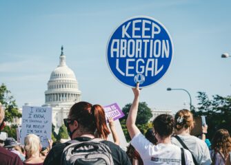 Hur kan någon utan livmoder förbjuda abort?